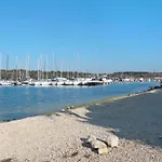 In Near Golf Course * Πούλα