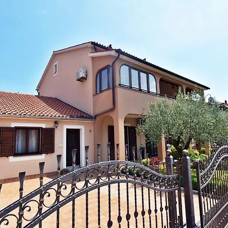Apartmán In Near Golf Course