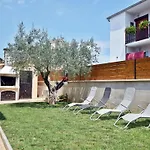 Appartement In Near Golf Course Pula