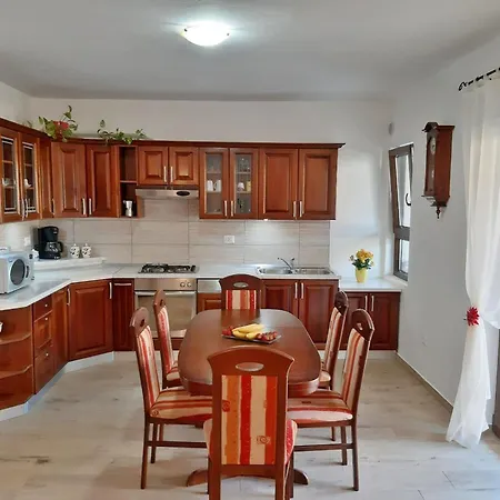 Apartment In Near Golf Course Pula
