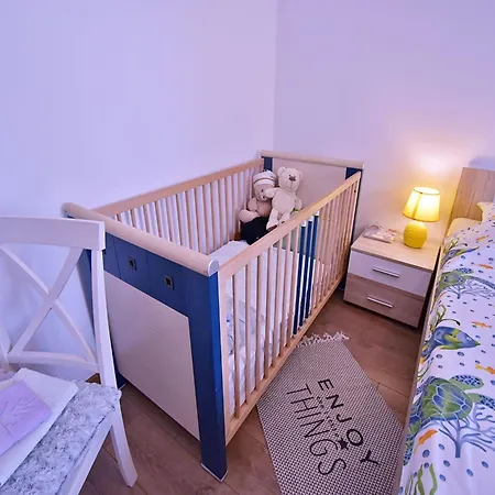 Apartment In Near Golf Course *