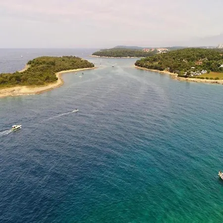 Apartment In Near Golf Course Pula