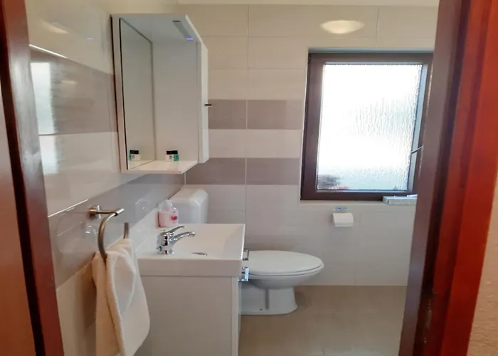 Apartment In Near Golf Course *