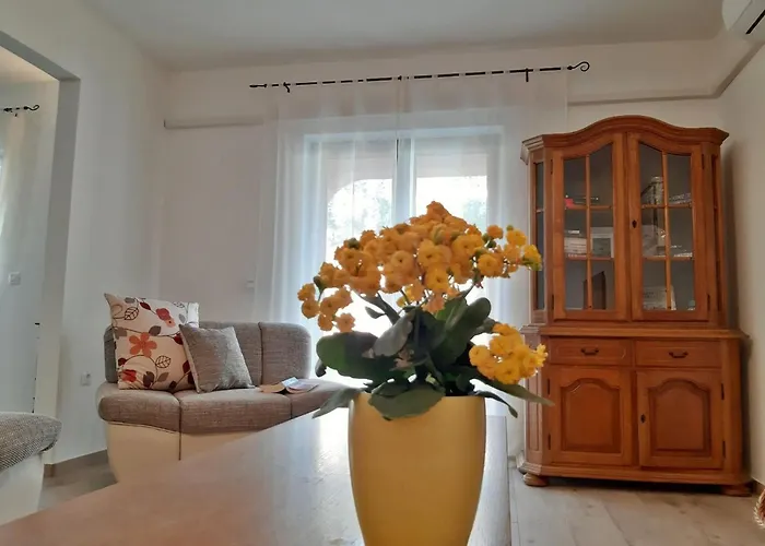 Apartment In Near Golf Course Pula